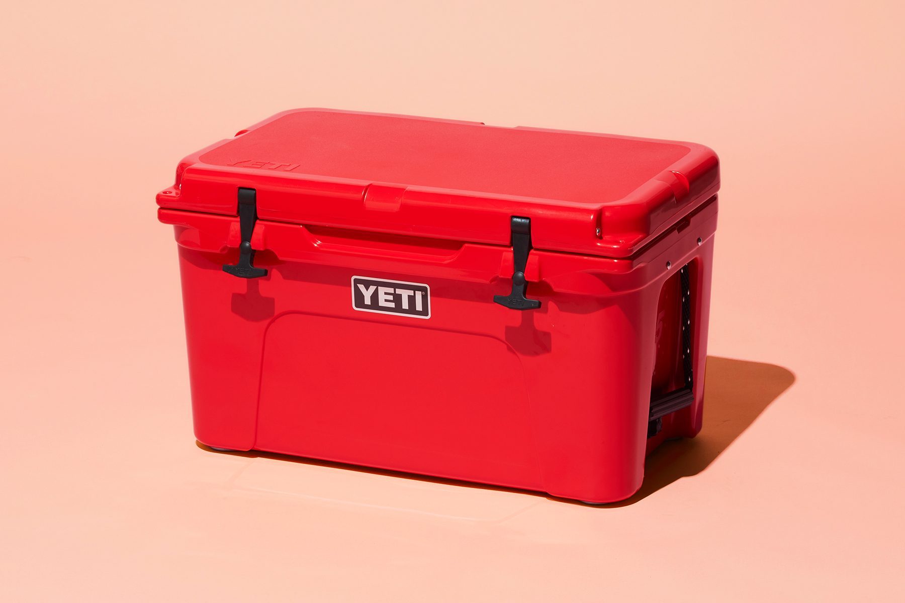 YETI Tundra 45 Cooler in white